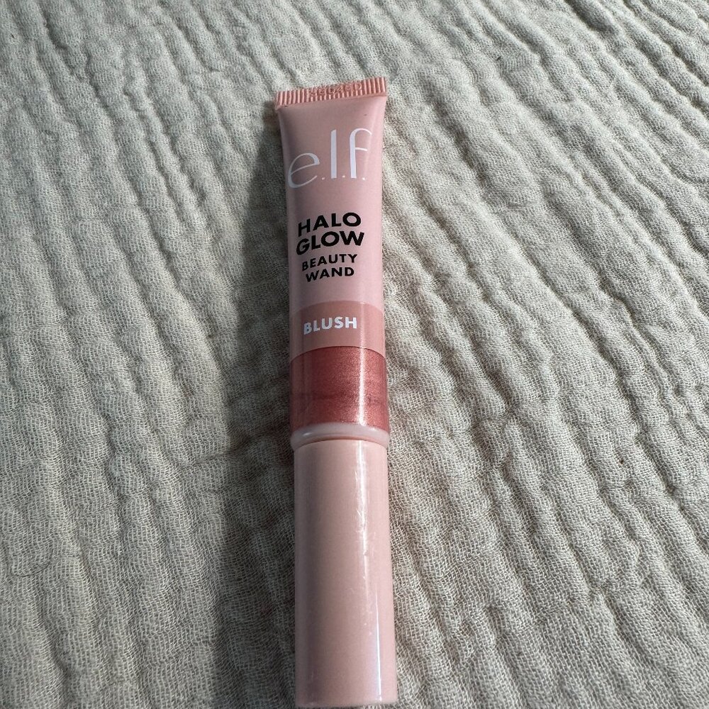 Halo Glow Blush Beauty Wand